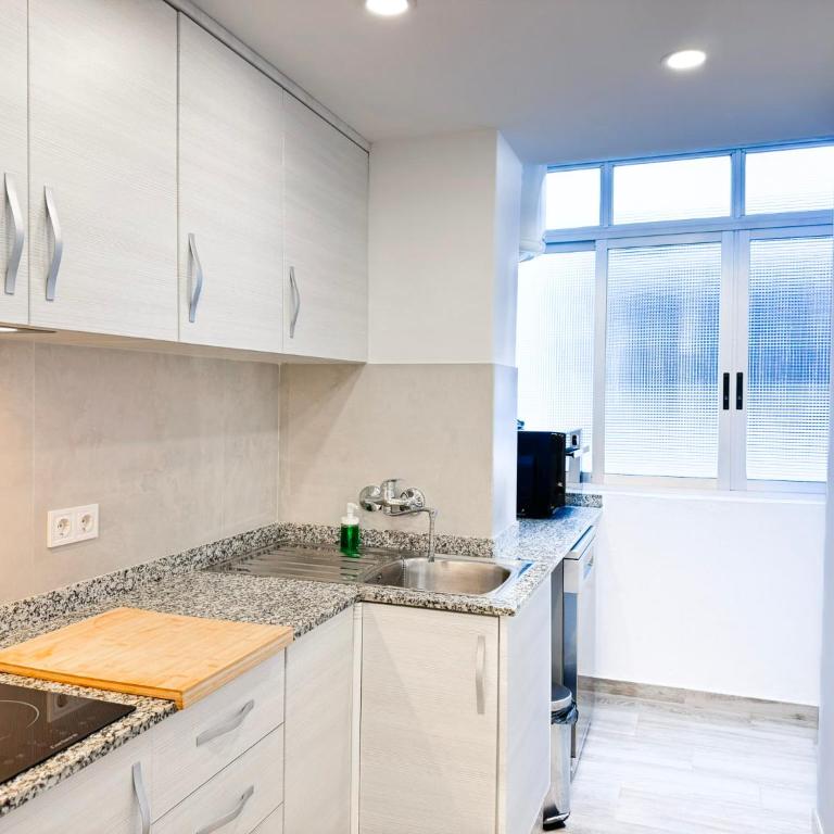 NUEVO, a 60 metros de la playa y con vistas laterales al mar - Two-Bedroom Apartment - 22