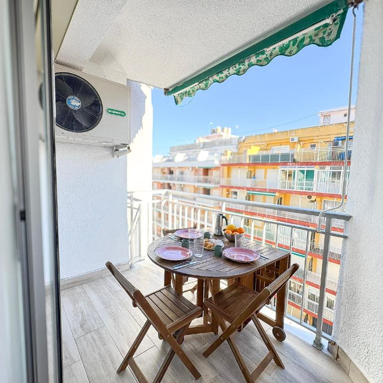 NUEVO, a 60 metros de la playa y con vistas laterales al mar - Two-Bedroom Apartment - 10