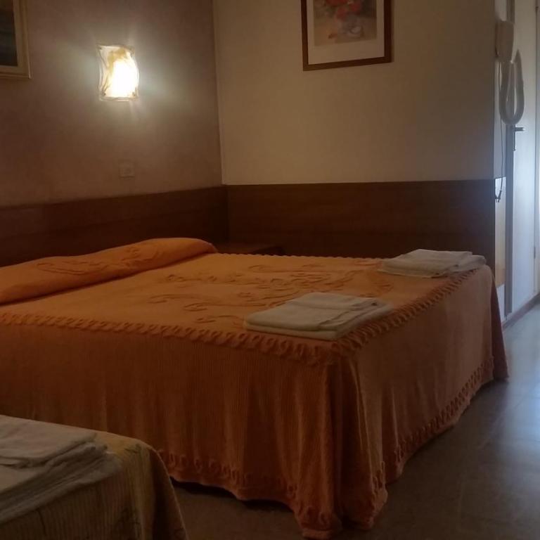 Hotel Pecci - Camera Tripla Basic - 1