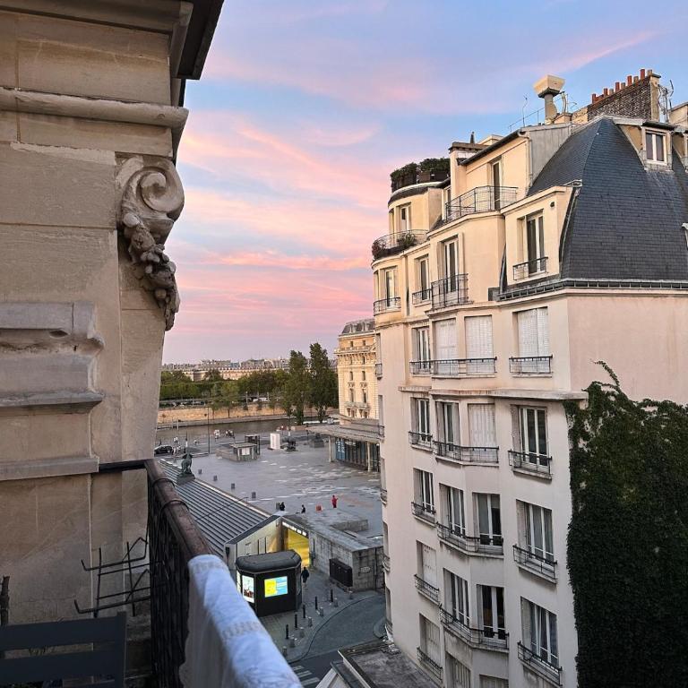 Beautiful Apartment with Seine and Musée d'Orsay View - Appartement 2 Chambres avec Balcon - 10