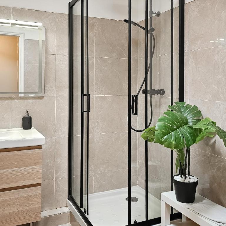 Appartement Luxueux "Entre Bord de Mer & Montagne" - by Résidence La Fontaine - Three-Bedroom Apartment - 13