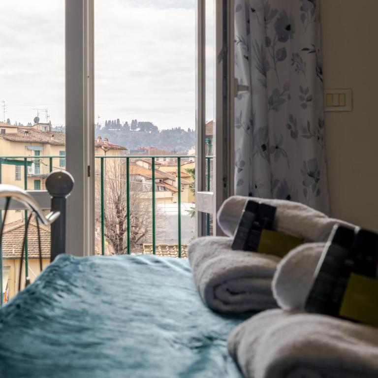 Lily Firence - One-Bedroom Apartment - 3