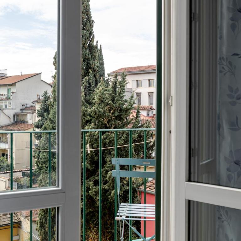 Lily Firence - One-Bedroom Apartment - 4