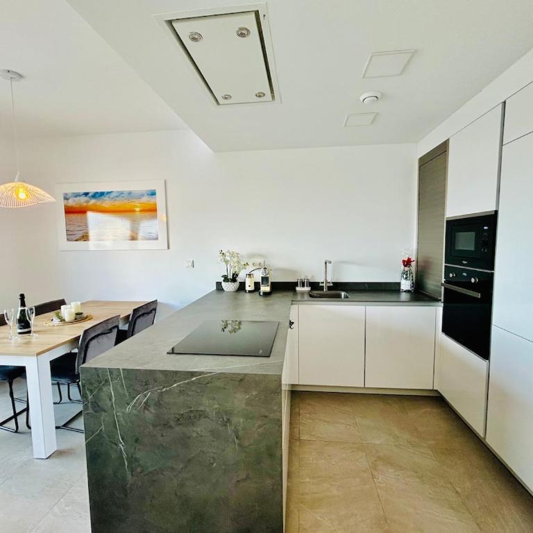 Penthouse Laguna Rosa - Three-Bedroom Apartment - 12