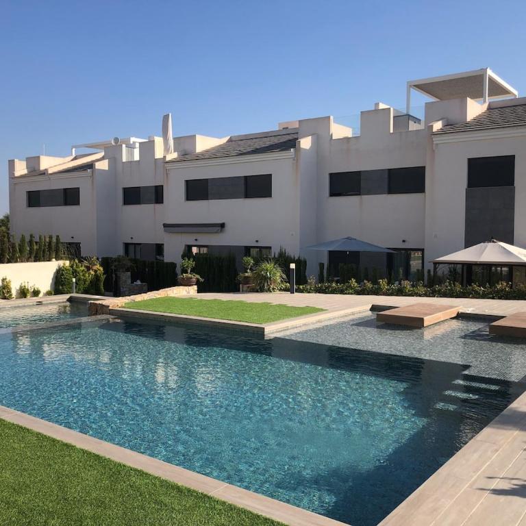 Penthouse Laguna Rosa - Three-Bedroom Apartment - 68