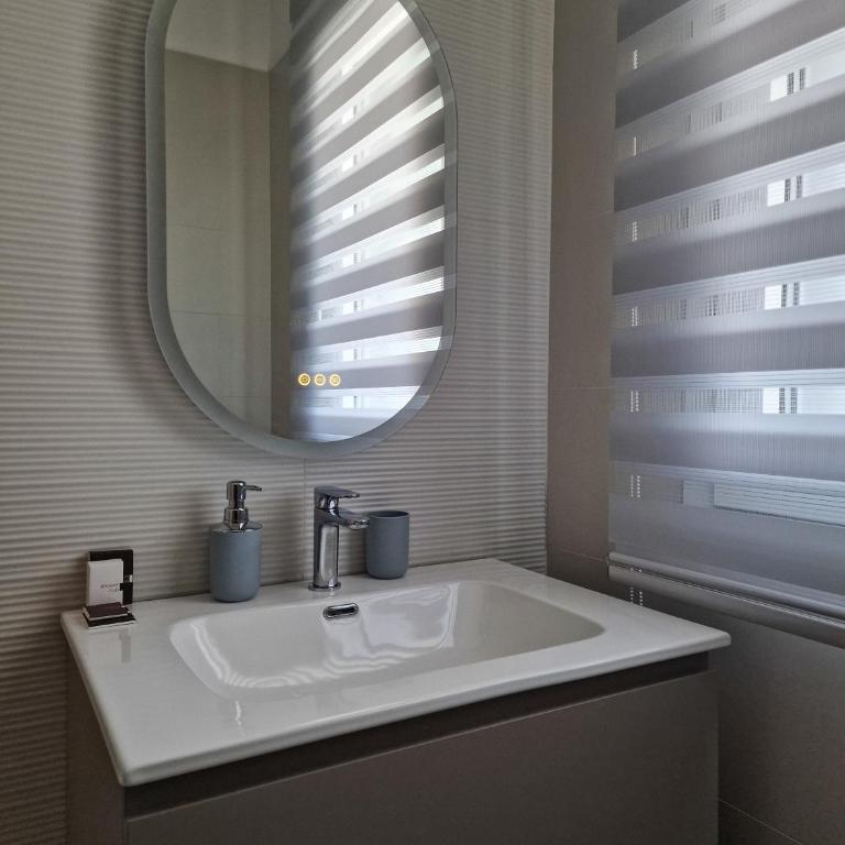 La Vela Luxury Apartment - Appartamento con 2 Camere da Letto e Terrazza - 10