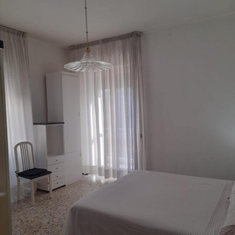 Via G 41 - Camera Matrimoniale con Balcone - 2