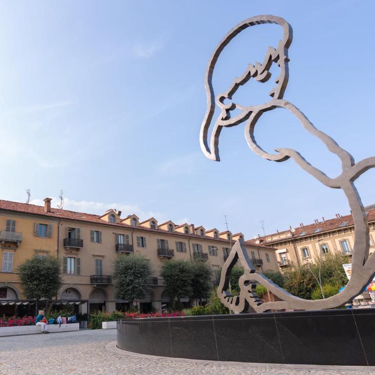 Piazza Michele Ferrero - sulla piazza centrale - Appartamento con 2 Camere da Letto - 9