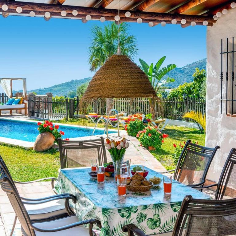 Villa Paraiso by Villa Plus - Villa - 4