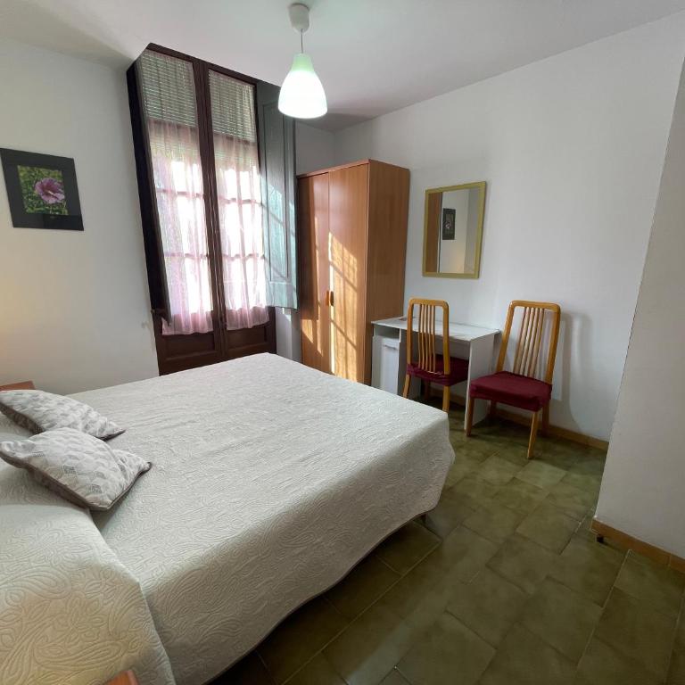 Pensión Borràs - Habitación Doble con baño privado - 1 o 2 camas - 1