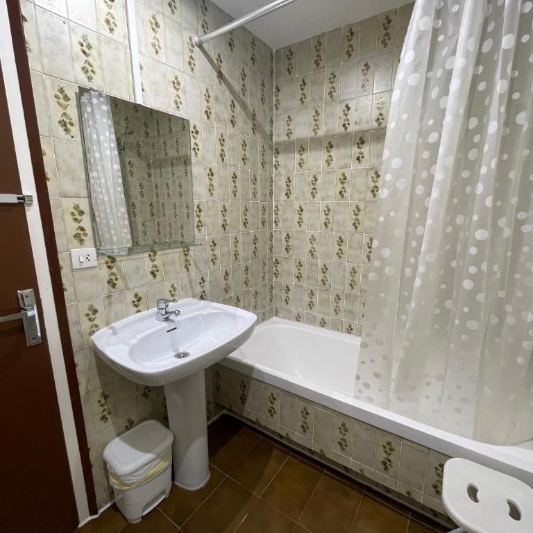 Pensión Borràs - Habitación Doble con baño privado - 1 o 2 camas - 3