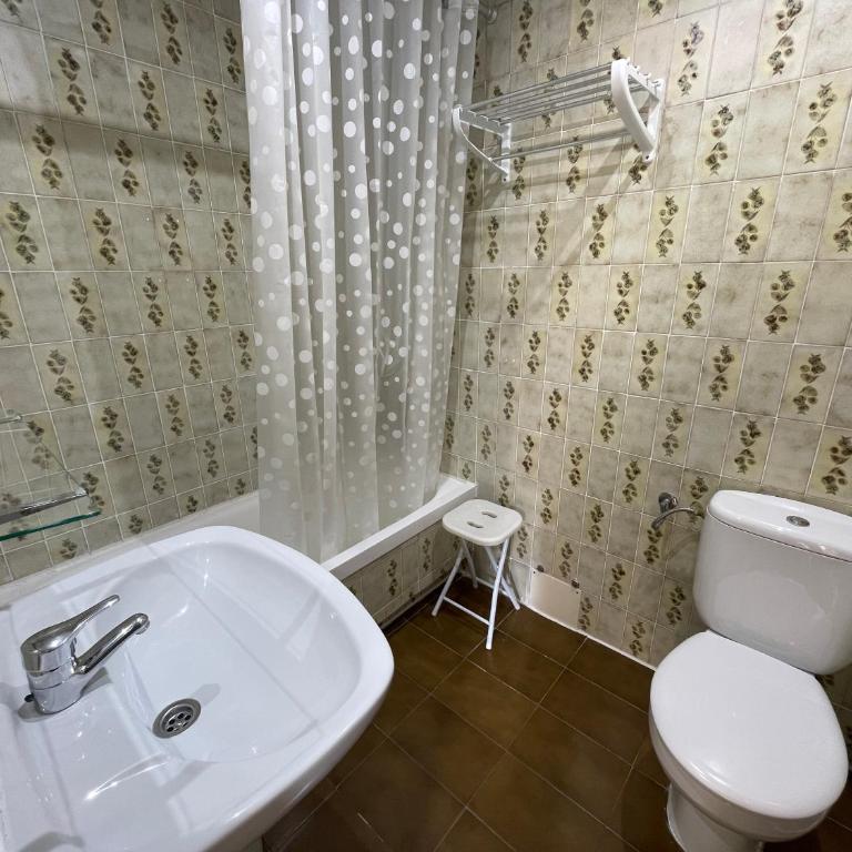 Pensión Borràs - Habitación Doble con baño privado - 1 o 2 camas - 6