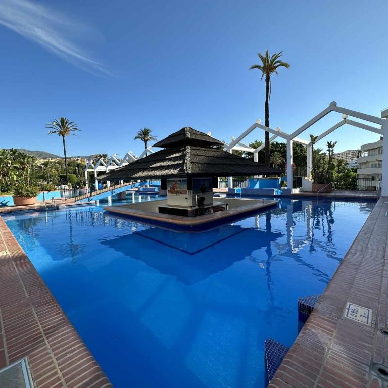 Luxury frontal al mar, Benalbeach - One-Bedroom Apartment - 1
