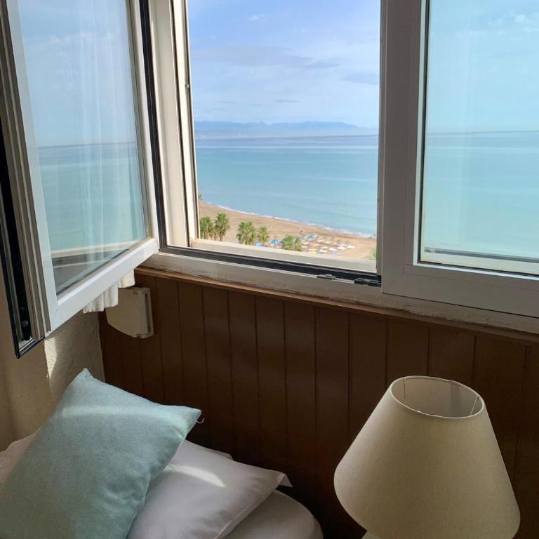 Carihuela beachfront penthouse, unique views - Apartamento de 2 dormitorios con vistas al mar - 2