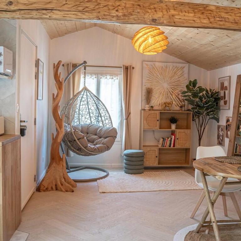 Loft & Spa Scandinave Romantique, King Size, TV 65 - One-Bedroom Apartment - 6