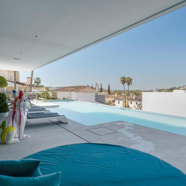 Luxury Villa with Breathtaking Views in Marbella By Lodgerstrip - Villa - 10