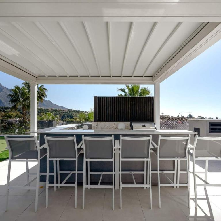 Luxury Villa with Breathtaking Views in Marbella By Lodgerstrip - Villa - 15
