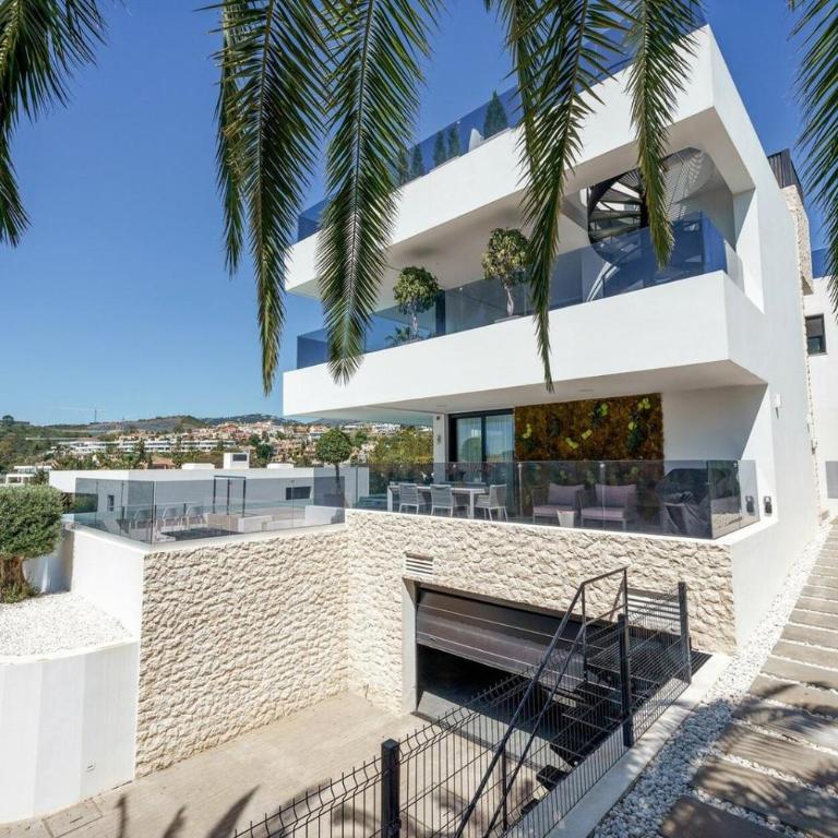 Luxury Villa with Breathtaking Views in Marbella By Lodgerstrip - Villa - 19