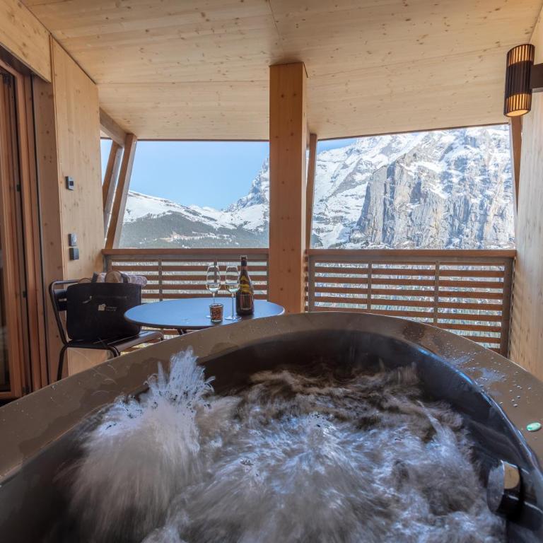 Hotel Mürren Palace - Suite mit Kingsize-Bett mit Whirlpool - 2