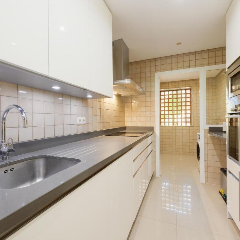 Apartment with large terrace, swimming pool and green areas, next to Puerto Banús - Apartamento de 2 dormitorios - 10