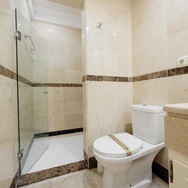 Apartment with large terrace, swimming pool and green areas, next to Puerto Banús - Apartamento de 2 dormitorios - 20