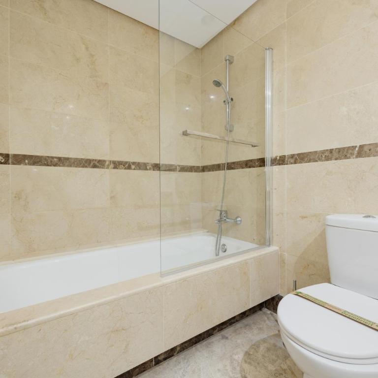 Apartment with large terrace, swimming pool and green areas, next to Puerto Banús - Apartamento de 2 dormitorios - 26
