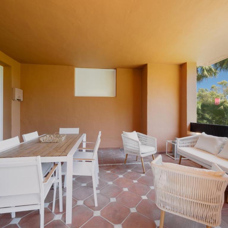 Apartment with large terrace, swimming pool and green areas, next to Puerto Banús - Apartamento de 2 dormitorios - 13