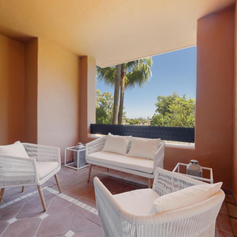 Apartment with large terrace, swimming pool and green areas, next to Puerto Banús - Apartamento de 2 dormitorios - 14