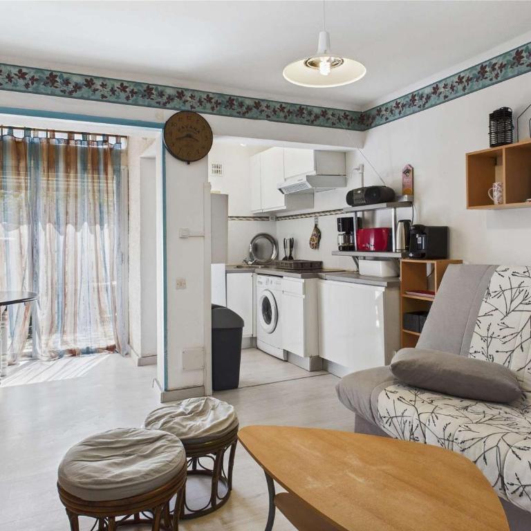Maison climatisée rénovée 2 pièces, 2 cabines avec terrasses à 500m de la plage, parking inclus - Haus mit 1 Schlafzimmer - 8