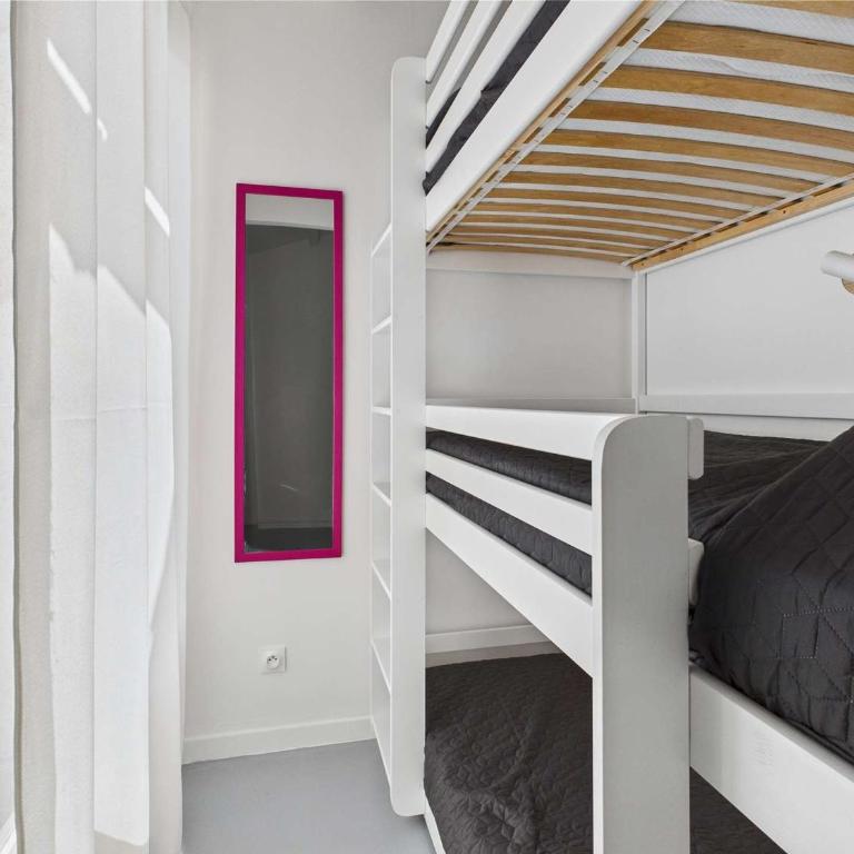 Maison climatisée rénovée 2 pièces, 2 cabines avec terrasses à 500m de la plage, parking inclus - Haus mit 1 Schlafzimmer - 16