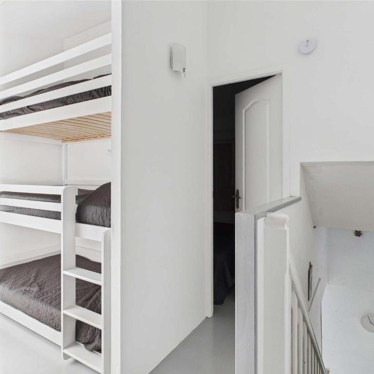 Maison climatisée rénovée 2 pièces, 2 cabines avec terrasses à 500m de la plage, parking inclus - Haus mit 1 Schlafzimmer - 17