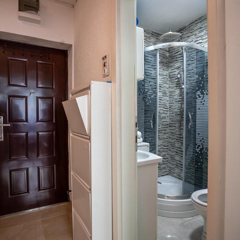 Suburban Escape 1 - One-Bedroom Apartment - 20