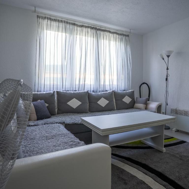 Suburban Escape 1 - One-Bedroom Apartment - 19