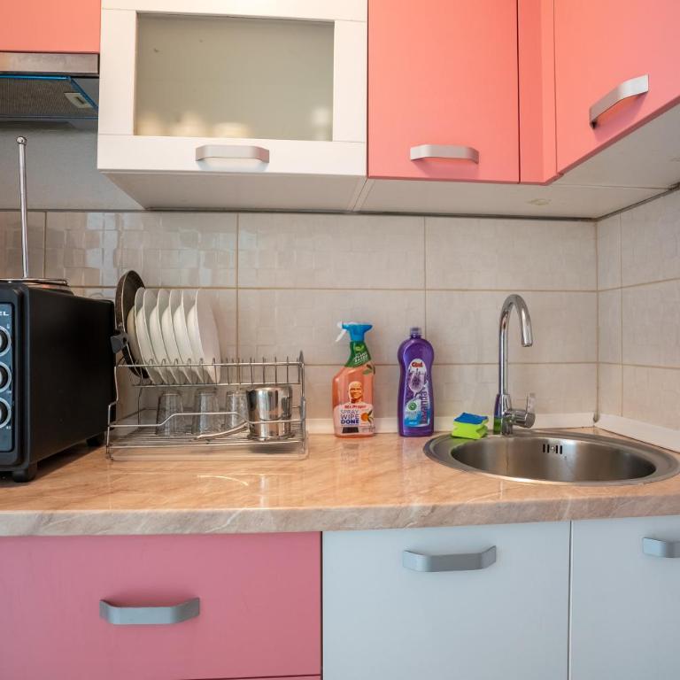 Suburban Escape 1 - One-Bedroom Apartment - 25
