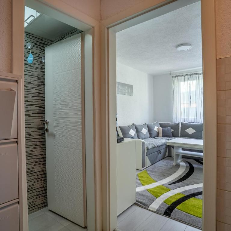 Suburban Escape 1 - One-Bedroom Apartment - 23
