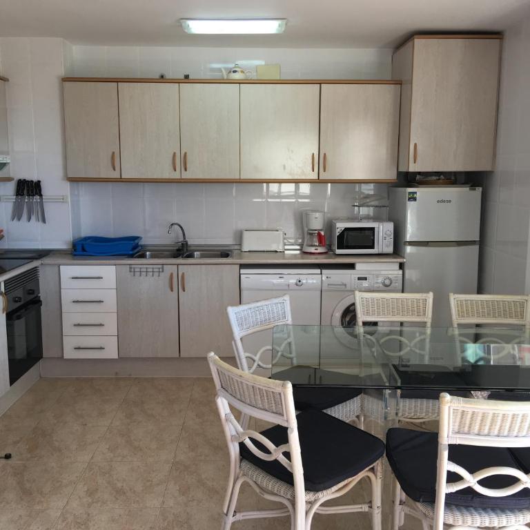 Evasion au soleil - Three-Bedroom Apartment with Sea View - 7