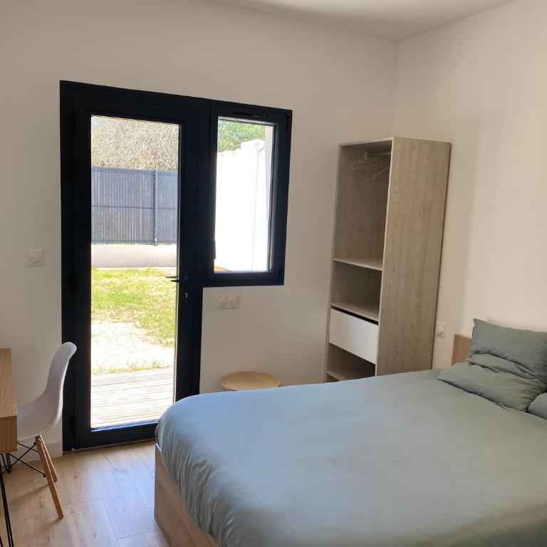 Maison moderne plain-pied 3 chambres jardin préau - Villa 3 Chambres - 22