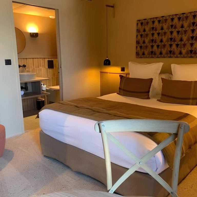 Hôtel L'Adresse - Double Room with Courtyard View - 4