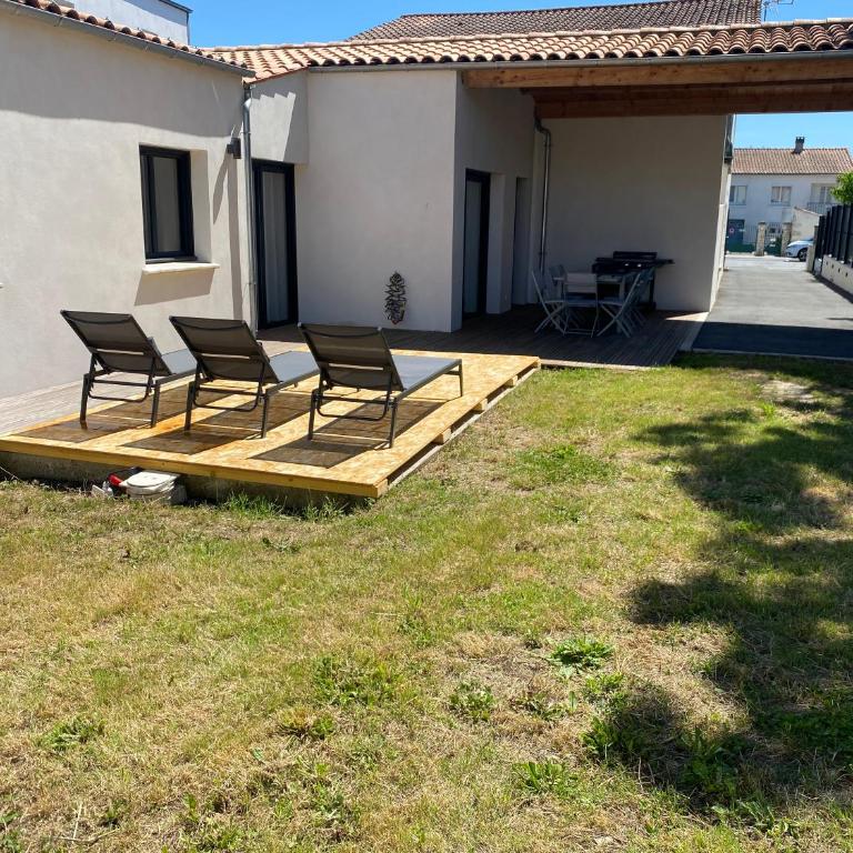 Maison moderne plain-pied 3 chambres jardin préau - Villa 3 Chambres - 23