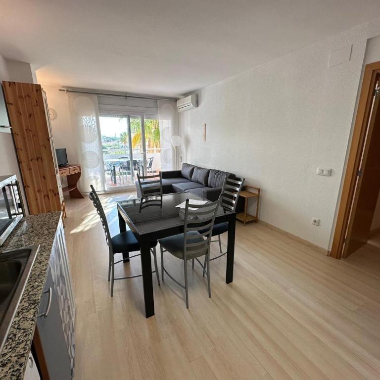 Bonito piso en Roses con piscina y parking AV-66 - Two-Bedroom Apartment - 14