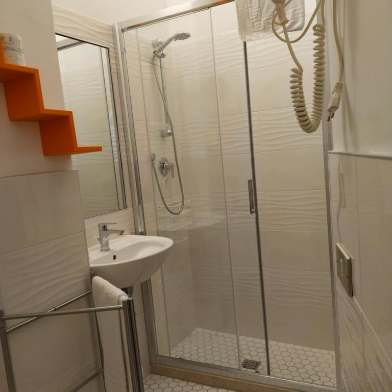 Hotel Goldene Rose - Vierbettzimmer - 9