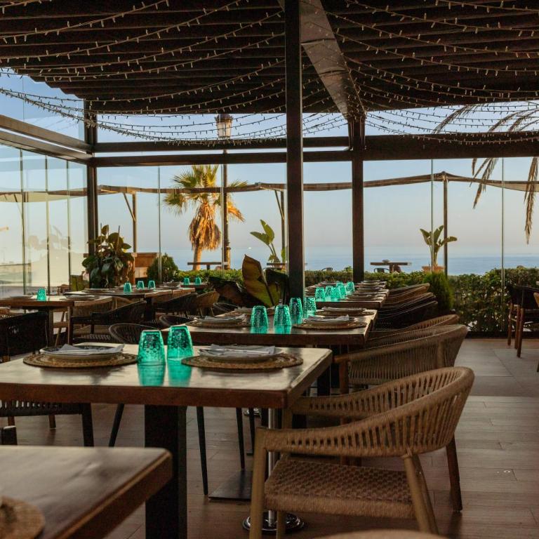 Apartment with large terrace, swimming pool and green areas, next to Puerto Banús - Apartamento de 2 dormitorios - 45
