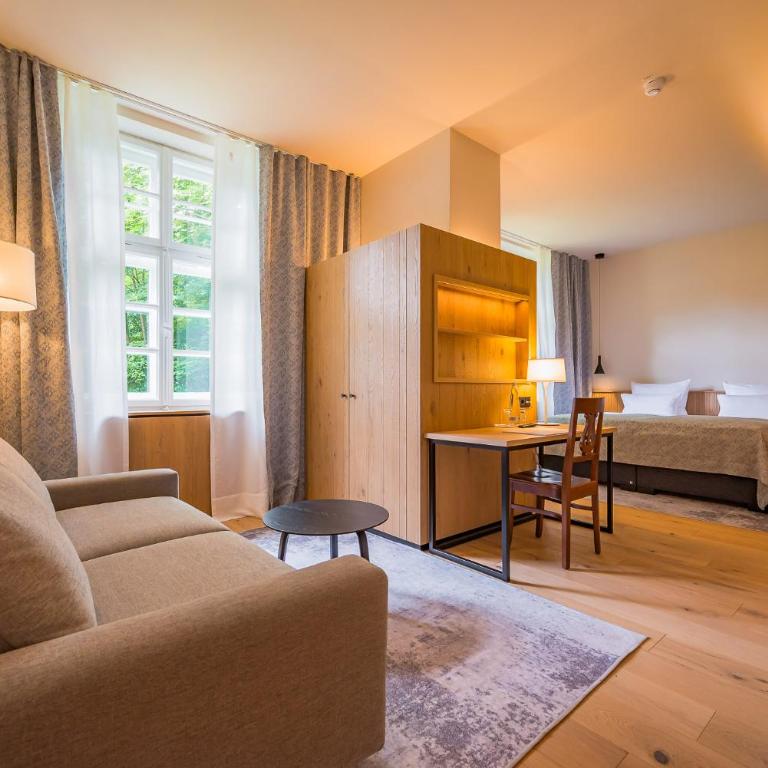 Gutshotel Menterschwaige - Heritage Boutique Hotel with Timless Elegance - Superior Doppelzimmer - 1