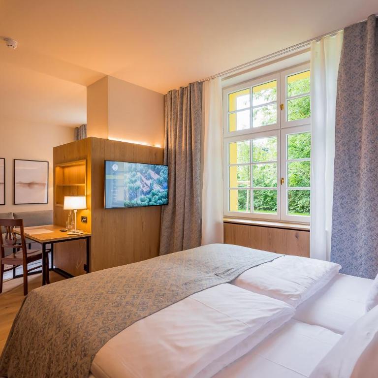 Gutshotel Menterschwaige - Heritage Boutique Hotel with Timless Elegance - Superior Doppelzimmer - 2