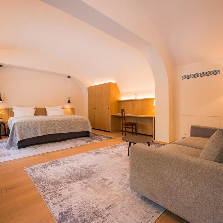Gutshotel Menterschwaige - Heritage Boutique Hotel with Timless Elegance - Suite - 3