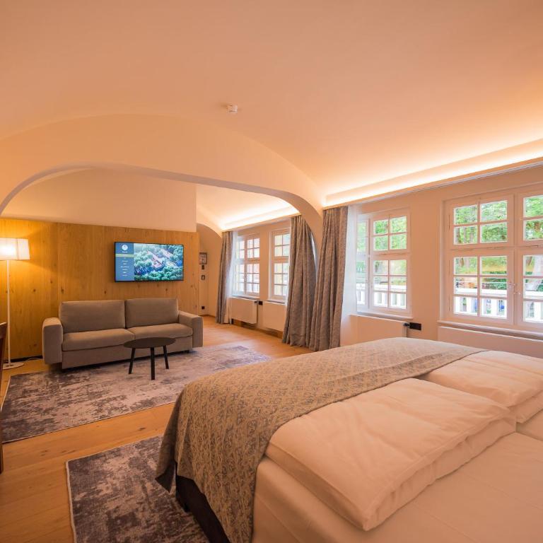 Gutshotel Menterschwaige - Heritage Boutique Hotel with Timless Elegance - Suite - 8