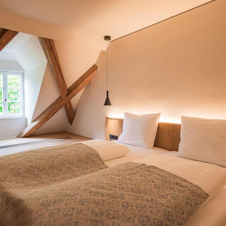 Gutshotel Menterschwaige - Heritage Boutique Hotel with Timless Elegance - Superior Doppelzimmer - 2