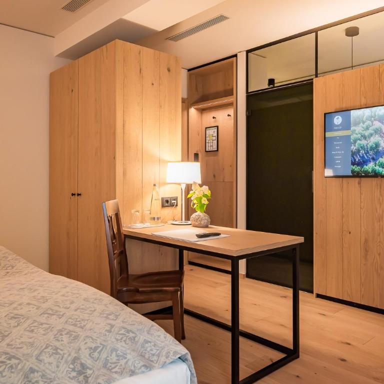 Gutshotel Menterschwaige - Heritage Boutique Hotel with Timless Elegance - Superior Doppelzimmer - 3