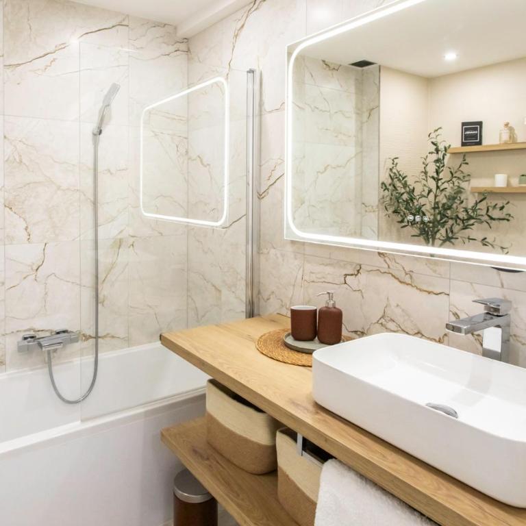 86m- Spacious 3 room apartment with large terrace - Appartement 2 Chambres - 21