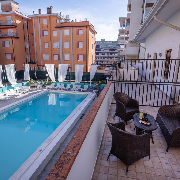 Hotel Portofino - Camera Familiare con Bagno - 1